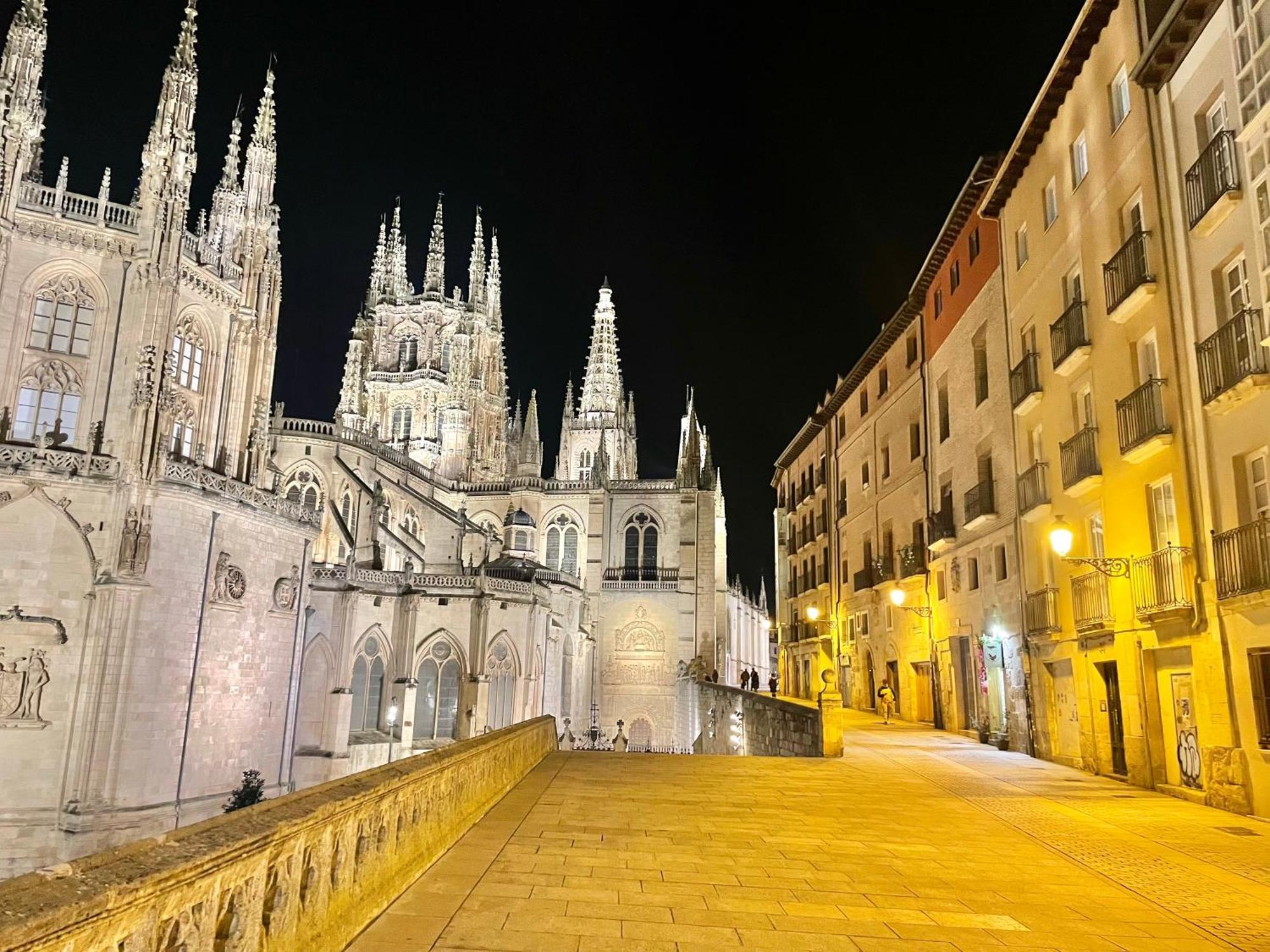 Tocando La Catedral By Exclusive Burgos Apartments Extérieur photo